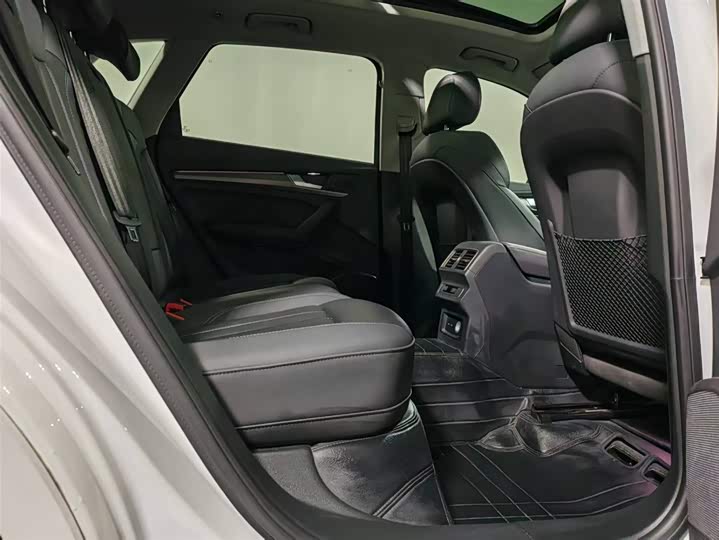 Фото 6 - Audi Q5L