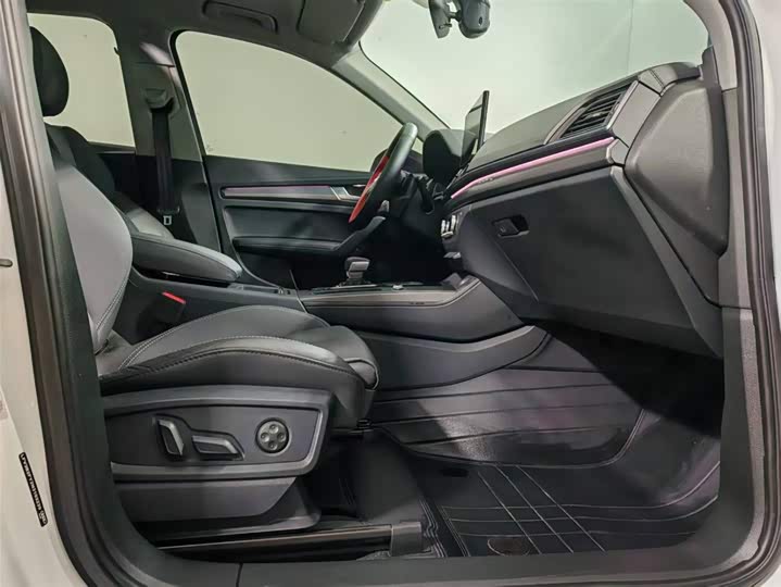 Фото 7 - Audi Q5L