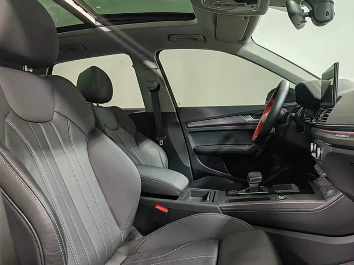 Фото 8 - Audi Q5L