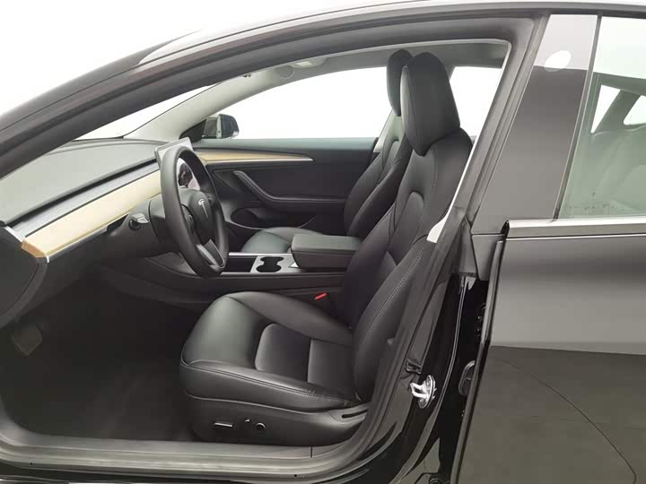 Фото 10 - Tesla Model 3