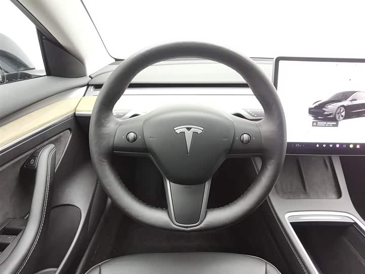 Фото 11 - Tesla Model 3