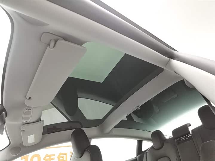 Фото 14 - Tesla Model 3