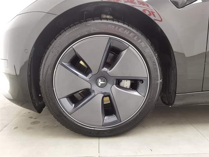 Фото 17 - Tesla Model 3