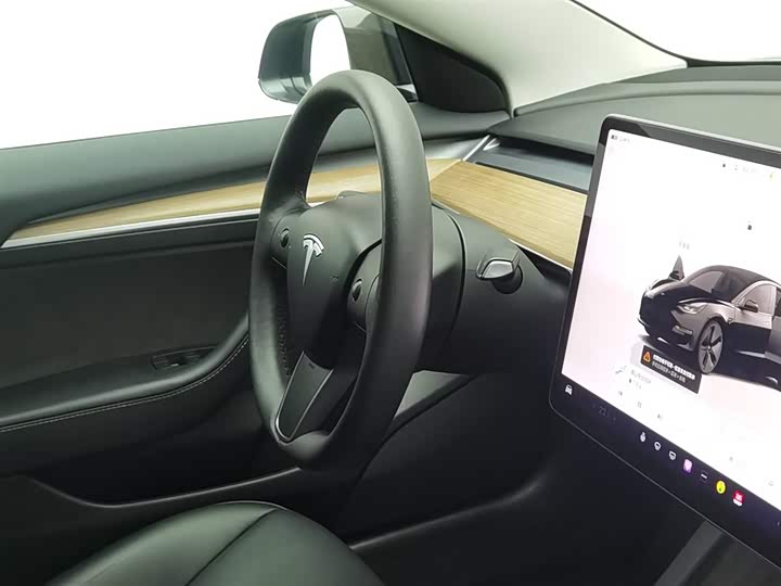 Фото 22 - Tesla Model 3