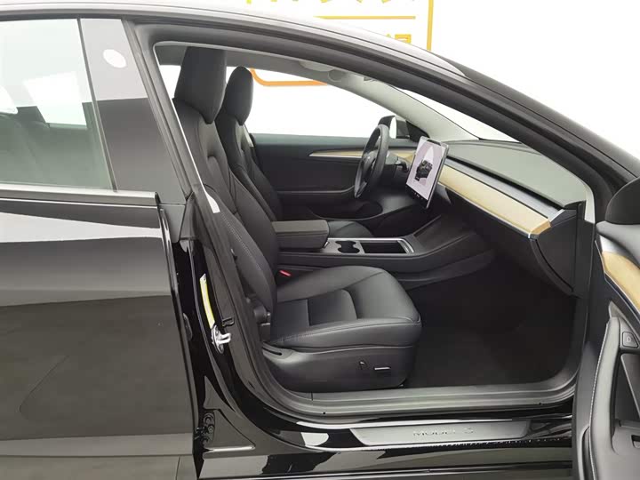 Фото 23 - Tesla Model 3