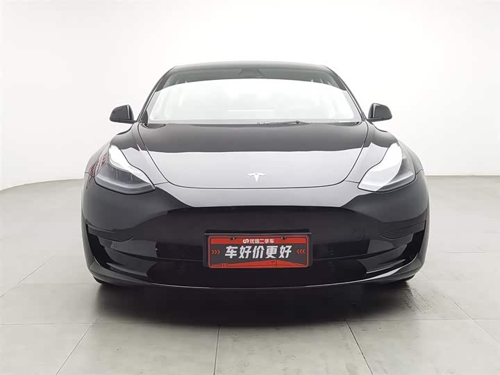 Фото 3 - Tesla Model 3