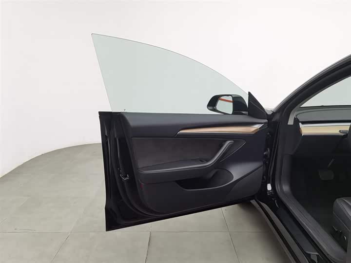 Фото 8 - Tesla Model 3