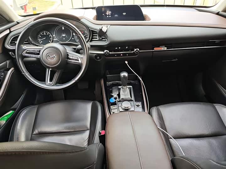 Фото 13 - Mazda CX-30