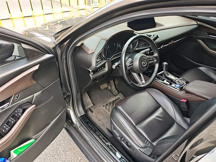 Фото 14 - Mazda CX-30