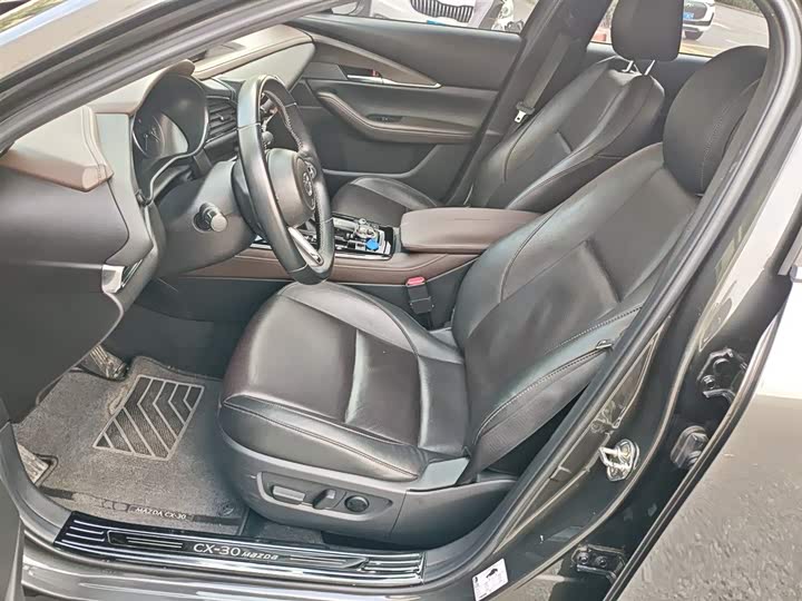 Фото 8 - Mazda CX-30