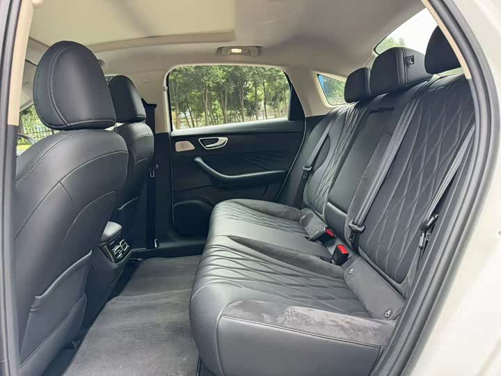 Фото 6 - Roewe D7