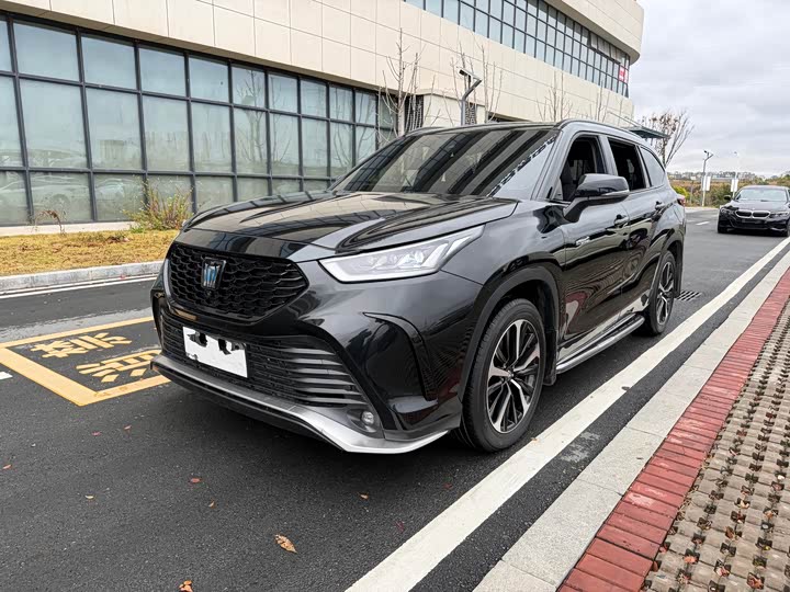 Фото 1 - Toyota Crown Kluger