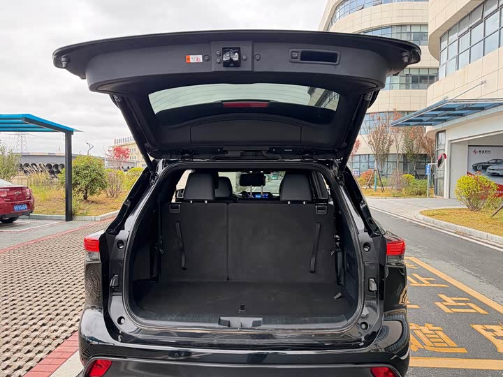 Фото 18 - Toyota Crown Kluger