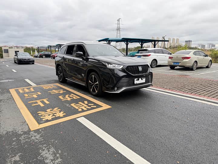 Фото 3 - Toyota Crown Kluger