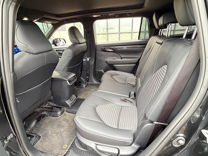 Фото 6 - Toyota Crown Kluger