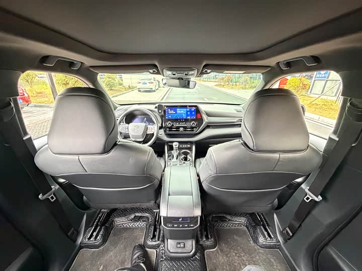 Фото 7 - Toyota Crown Kluger