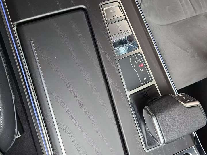 Фото 5 - Audi A6L