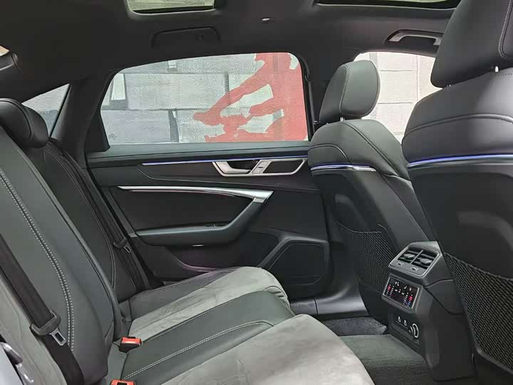 Фото 8 - Audi A6L