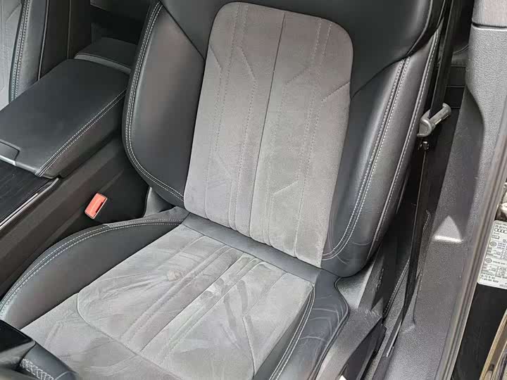 Фото 9 - Audi A6L