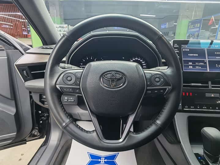 Фото 10 - Toyota Avalon