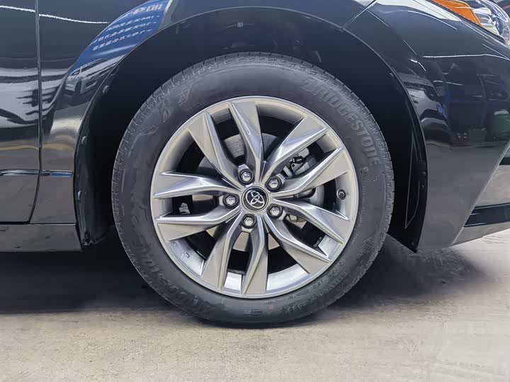 Фото 14 - Toyota Avalon