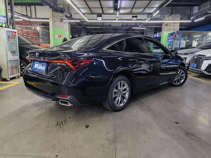 Фото 4 - Toyota Avalon