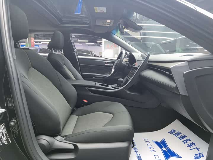 Фото 8 - Toyota Avalon