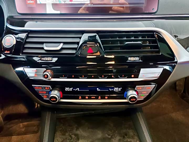 Фото 15 - BMW 5 Series