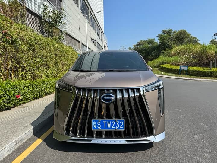 Фото 2 - GAC Trumpchi M8