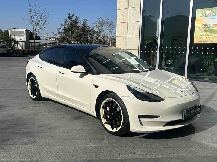 Фото 2 - Tesla Model 3