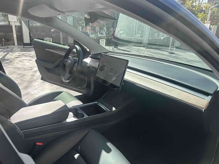 Фото 5 - Tesla Model 3