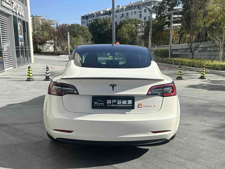 Фото 8 - Tesla Model 3