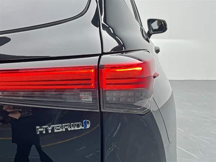 Фото 10 - Toyota Crown Kluger