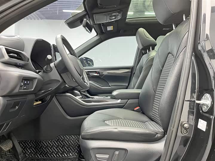 Фото 16 - Toyota Crown Kluger