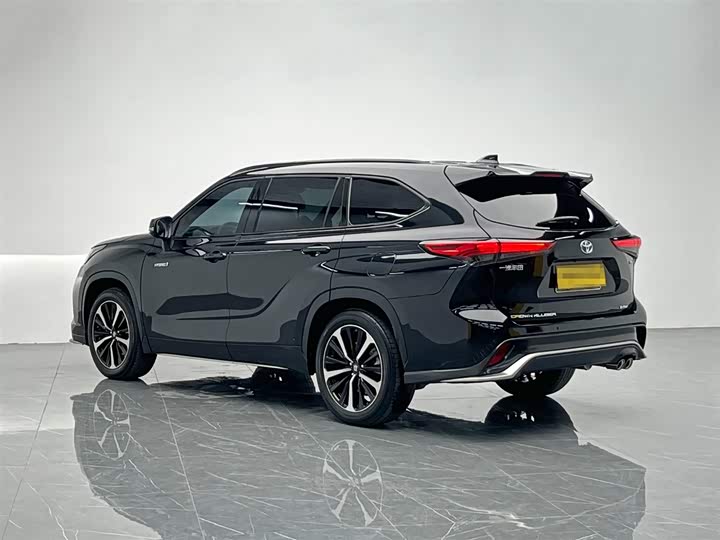 Фото 4 - Toyota Crown Kluger