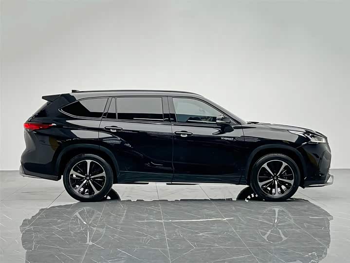 Фото 7 - Toyota Crown Kluger