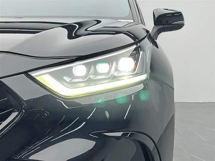 Фото 9 - Toyota Crown Kluger