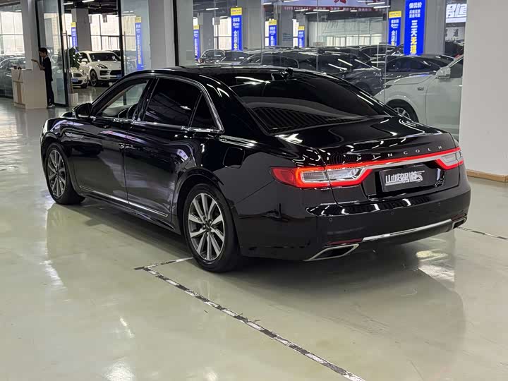 Фото 6 - Lincoln Continental