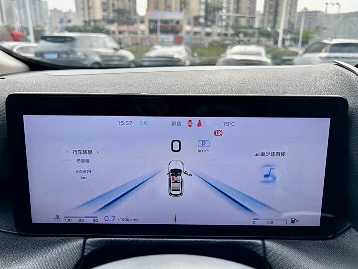 Фото 18 - Hongqi HS3