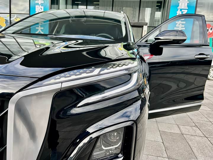 Фото 19 - Hongqi HS3