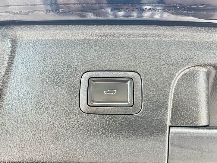 Фото 7 - Hongqi HS3