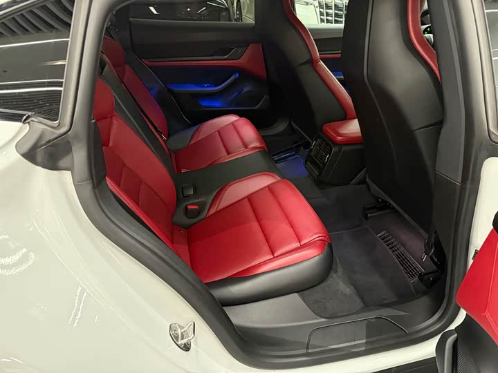 Фото 11 - Porsche Taycan