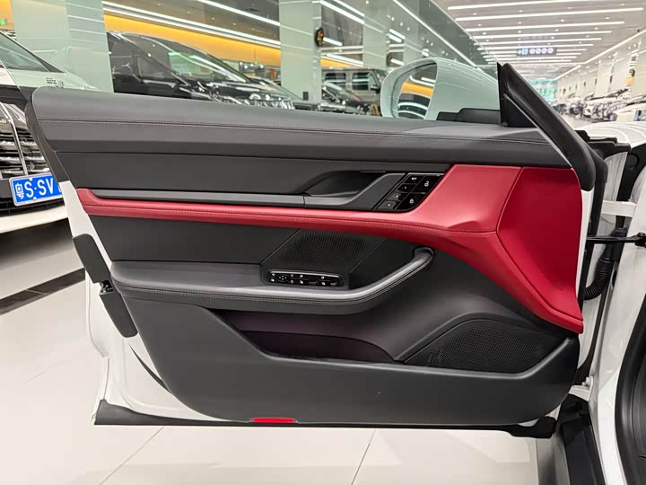 Фото 12 - Porsche Taycan