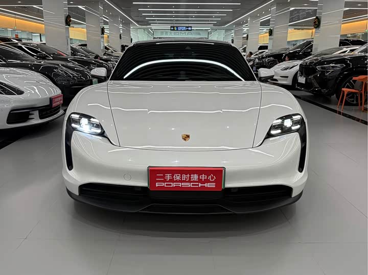 Фото 2 - Porsche Taycan