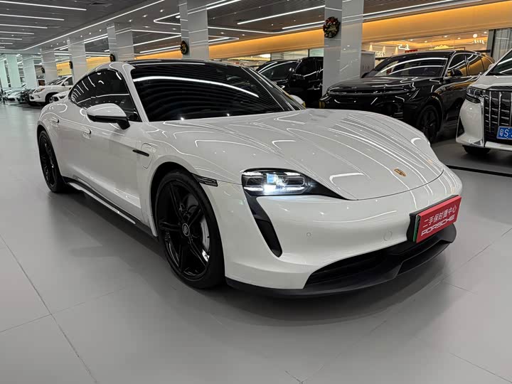 Фото 3 - Porsche Taycan