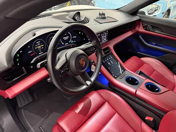 Фото 7 - Porsche Taycan