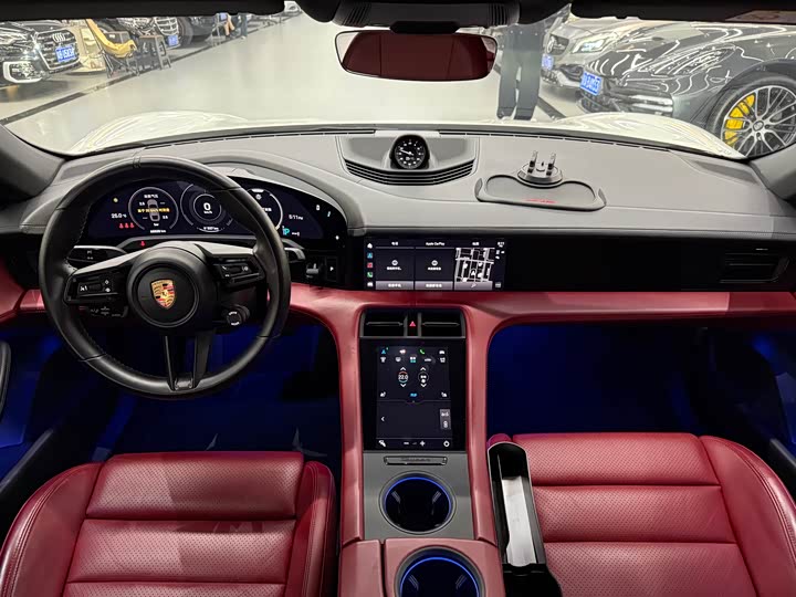 Фото 9 - Porsche Taycan