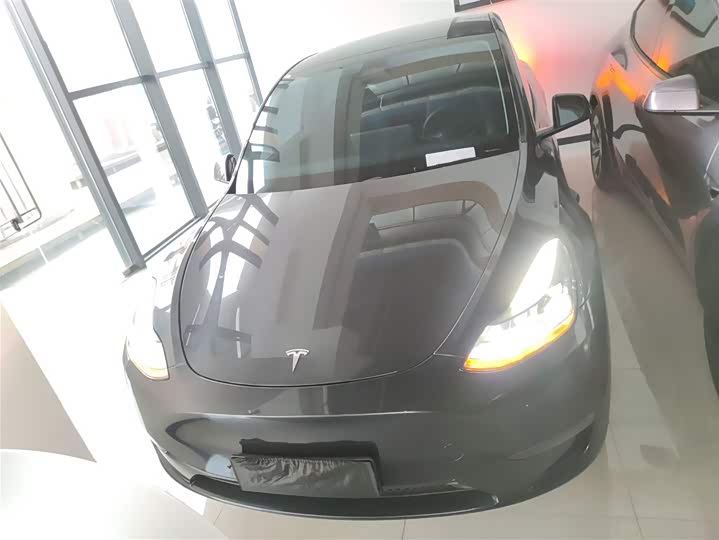 Фото 3 - Tesla Model Y