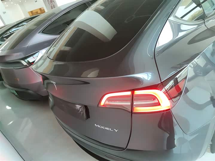 Фото 6 - Tesla Model Y