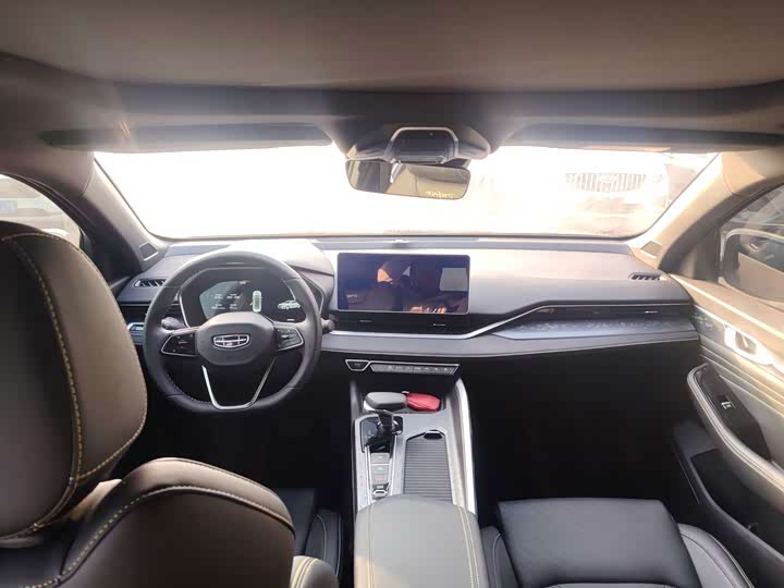 Фото 7 - Geely Preface